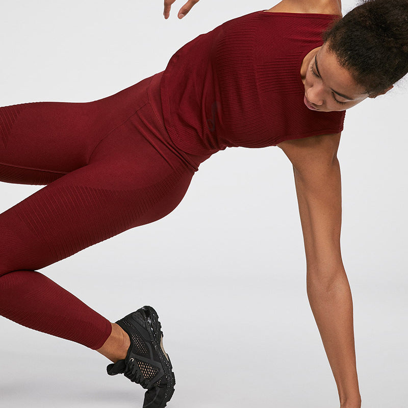 Seamless striped slot yoga suit